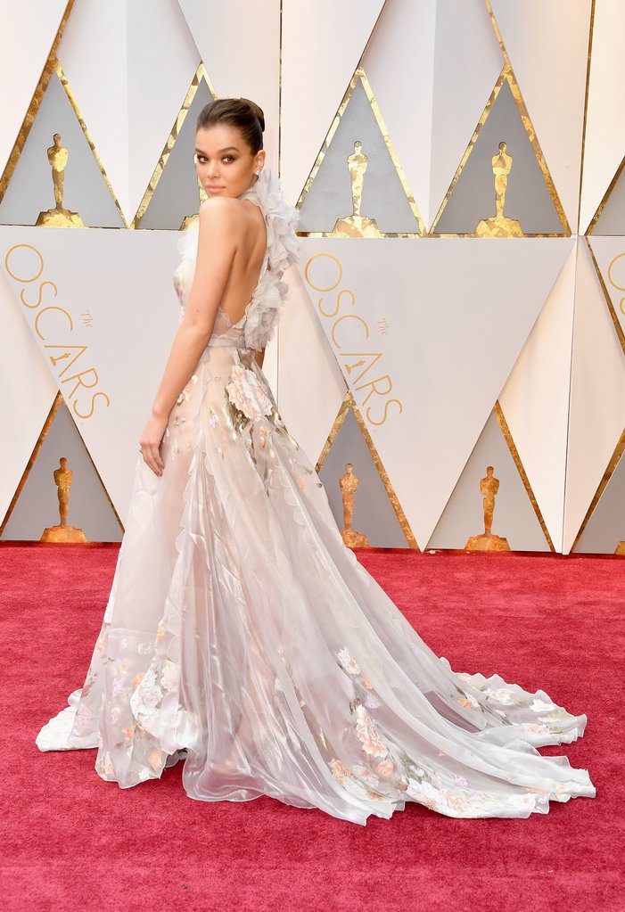 Hailee Steinfield Oscar 2017 Red Carpet Arrival: Oscars Red Carpet